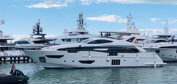 Azimut Grande 30 METRI