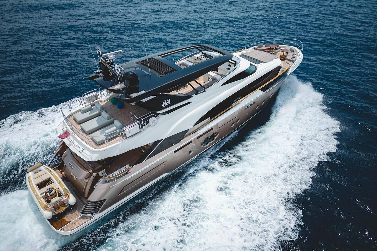 Exterior MCY 96 M/Y MIA 2017