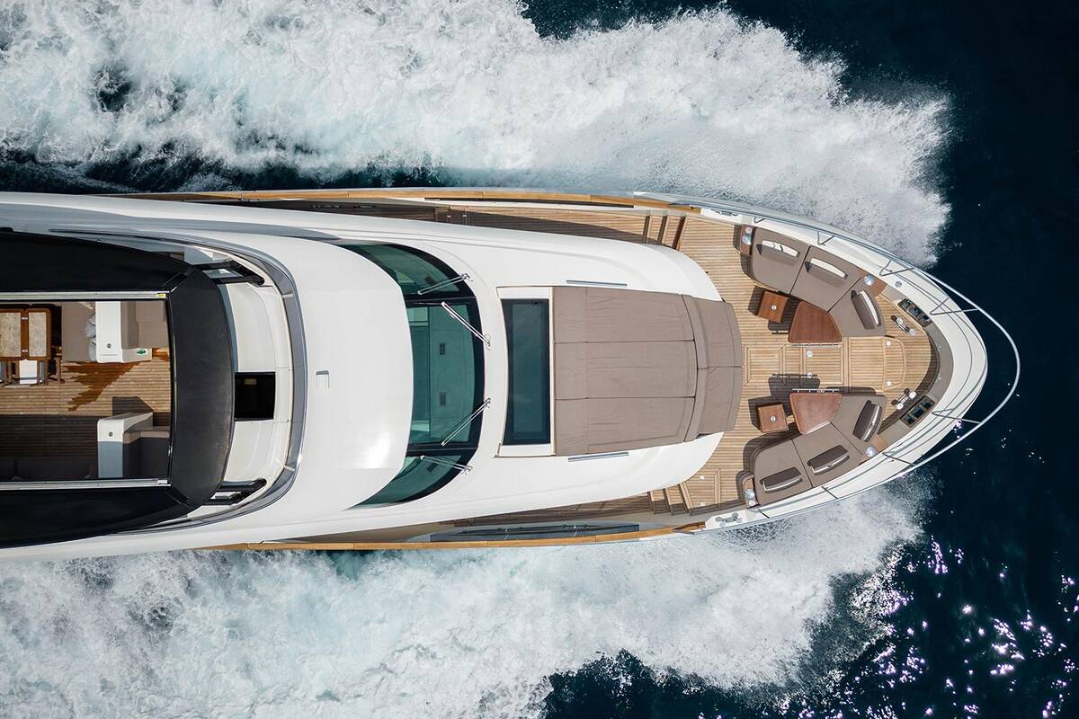 Exterior MCY 96 M/Y MIA 2017
