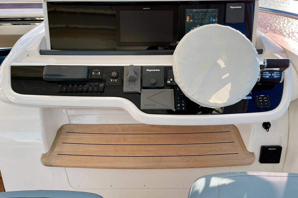 Helm station on flybridge