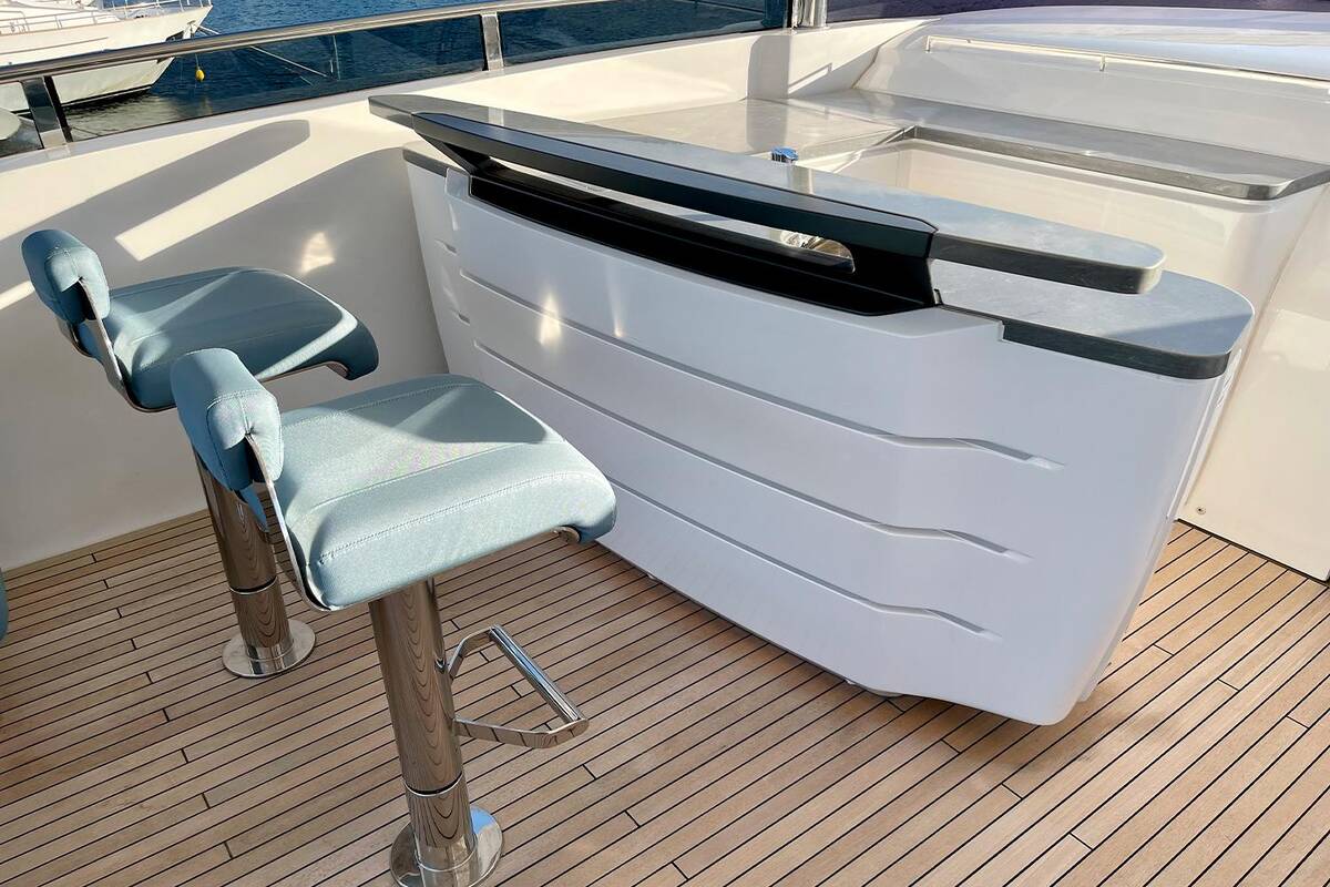 Bar on flybridge