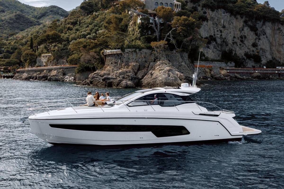 Azimut Atlantis 45 Exterior