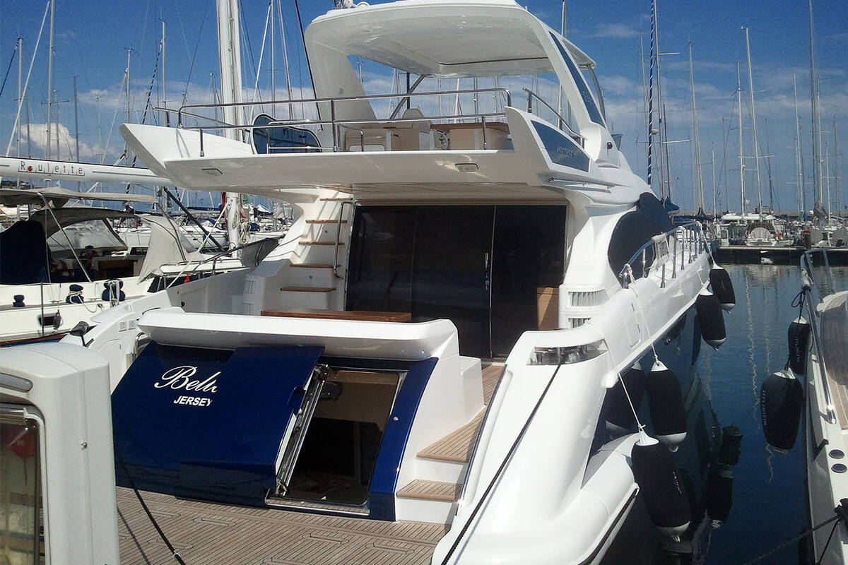 Exterior Azimut 64 2013