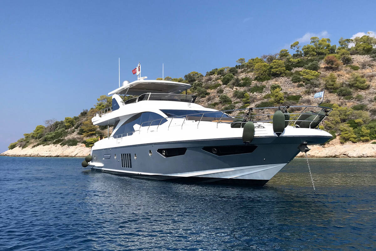 Exterior M/Y Azimut 80 "MEMORIES"