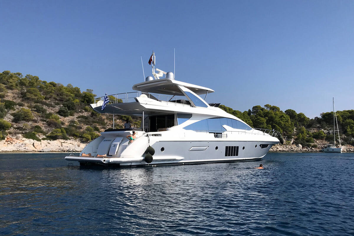 Exterior M/Y Azimut 80 "MEMORIES"