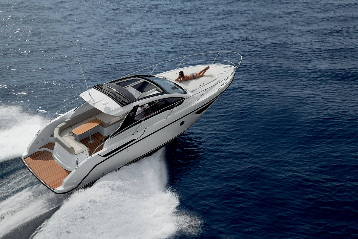 Exterior Atlantis 34