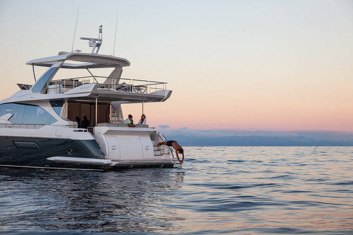 Exterior Azimut Fly 72