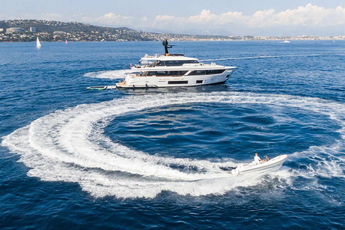 Exterior Custom Line Navetta 30<br/>M/Y MRS G 2021