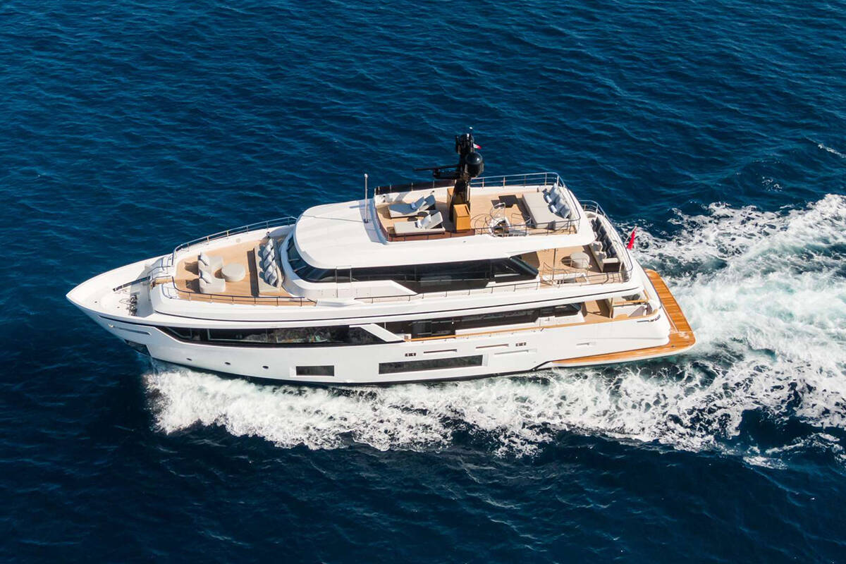 Exterior Custom Line Navetta 30<br/>M/Y MRS G 2021
