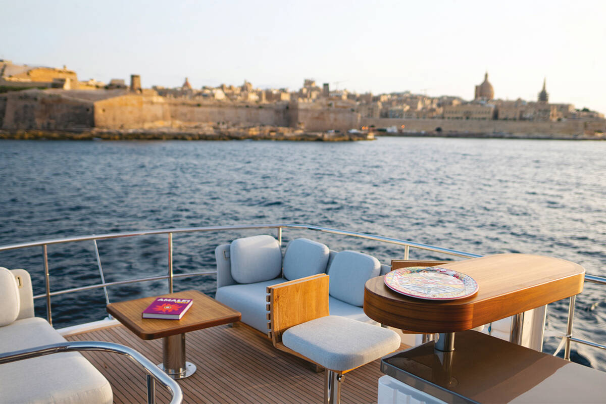 Lounge area on aft flybridge