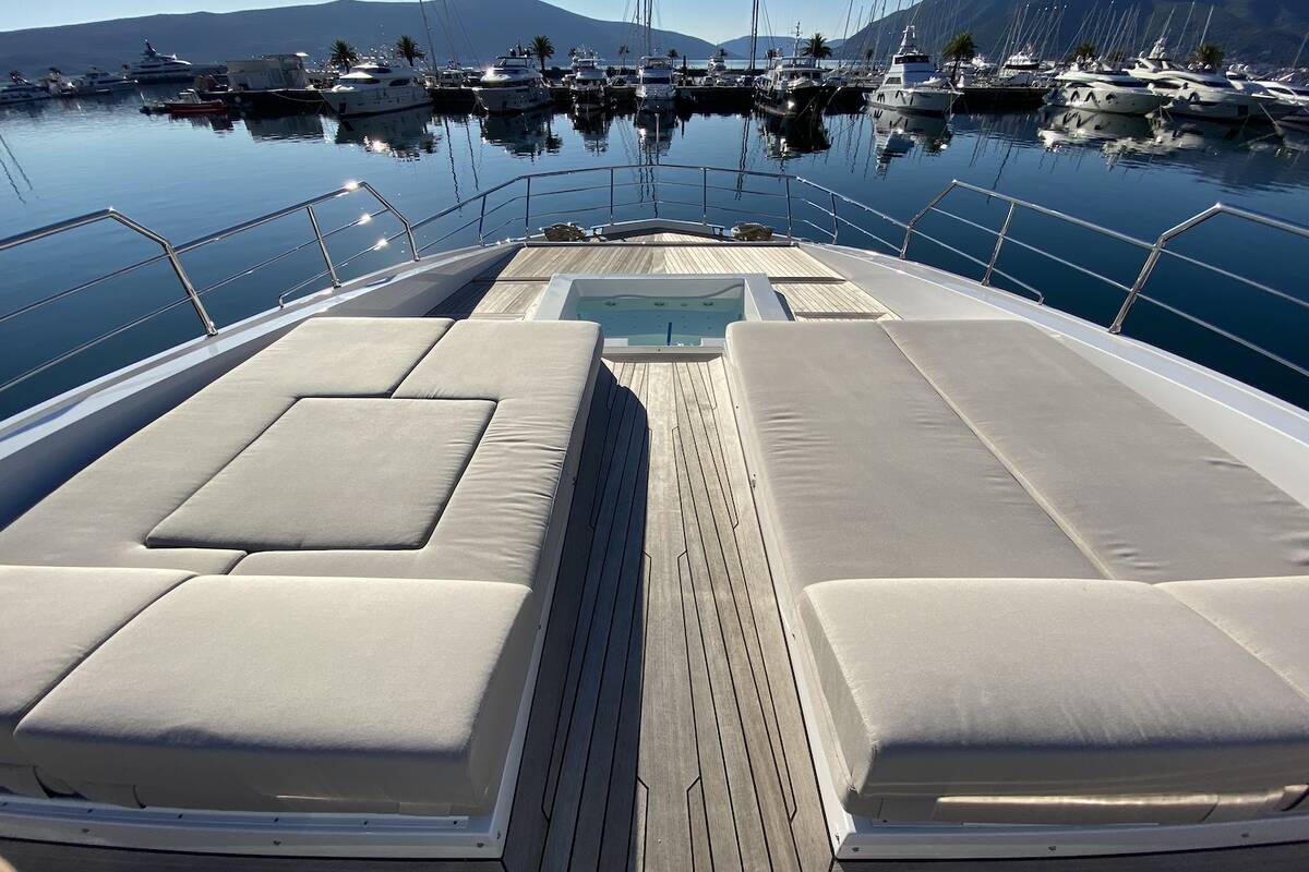 Bow deck