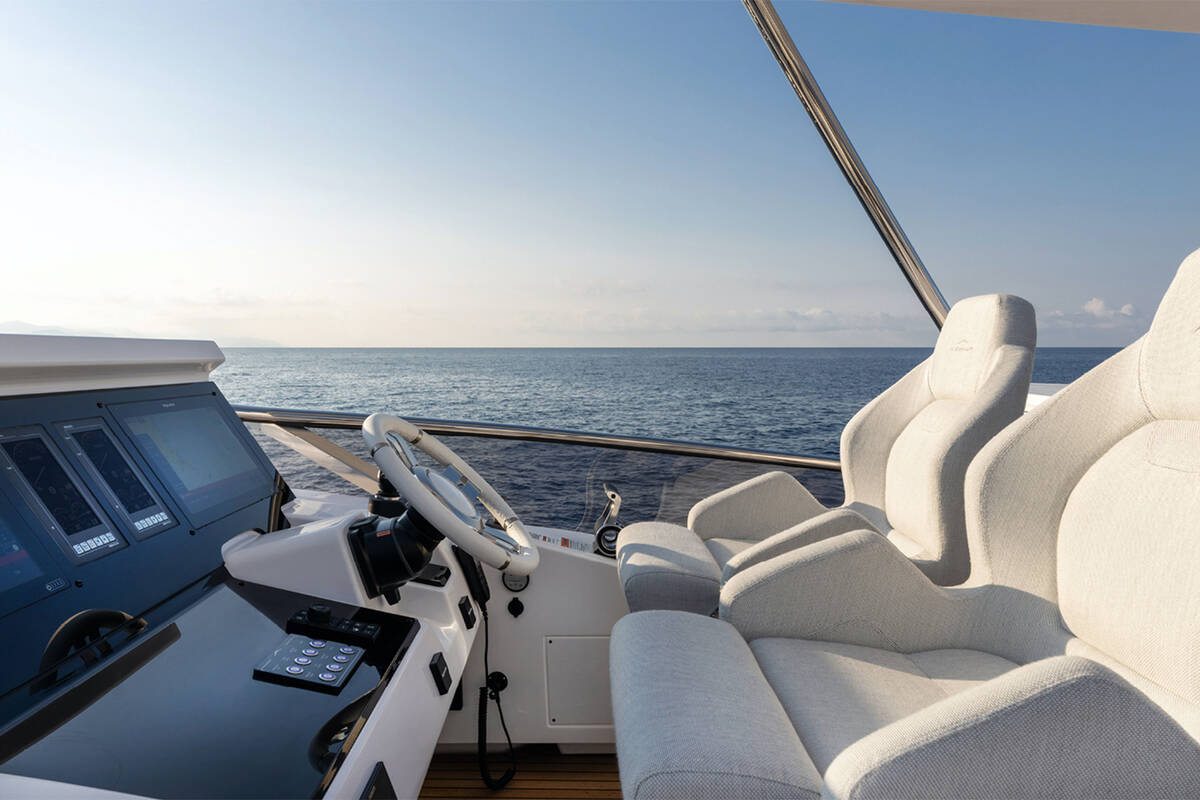 Helm station on flybridge