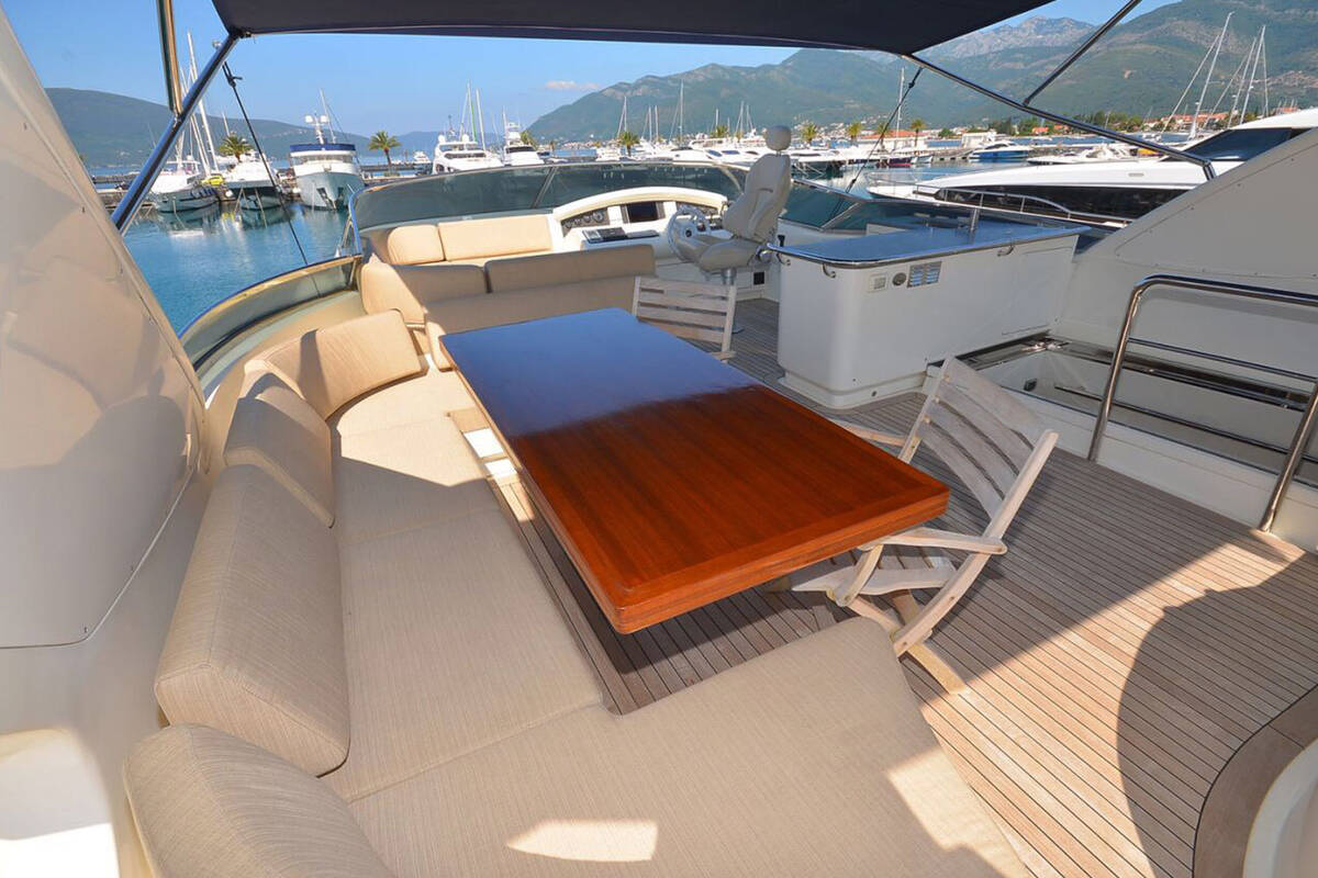 Dining area on flybridge