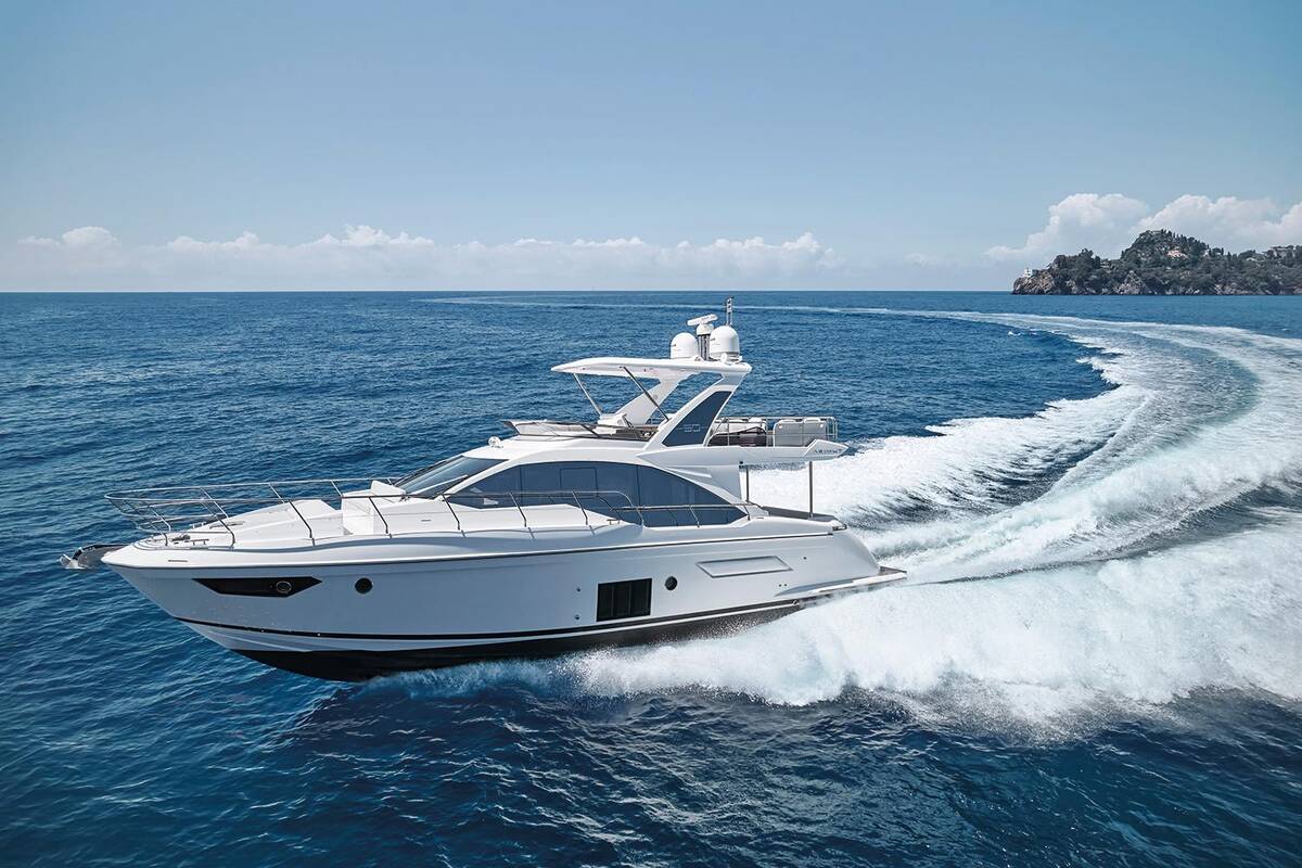 Exterior Azimut 50 Flybridge
