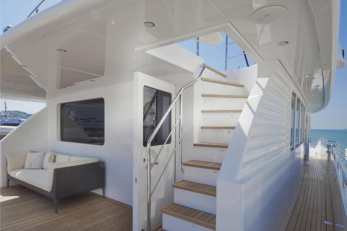 Access to the sun deck