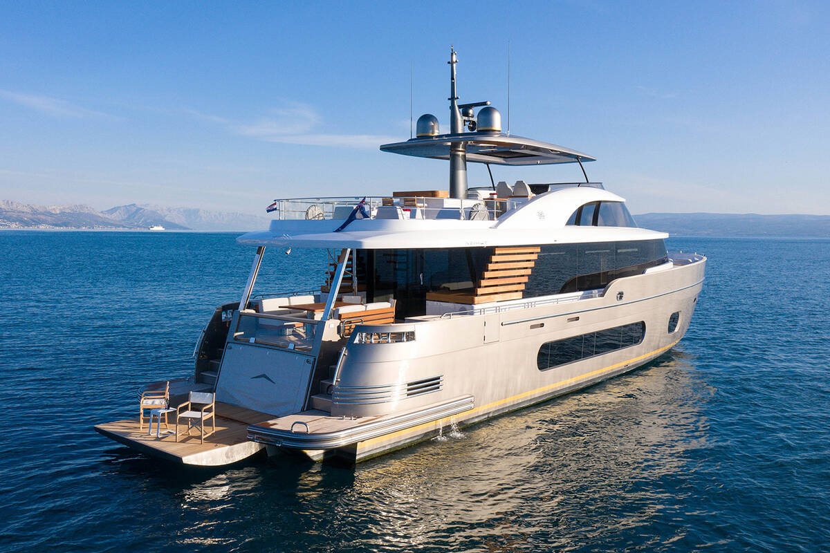 Beach club on aft