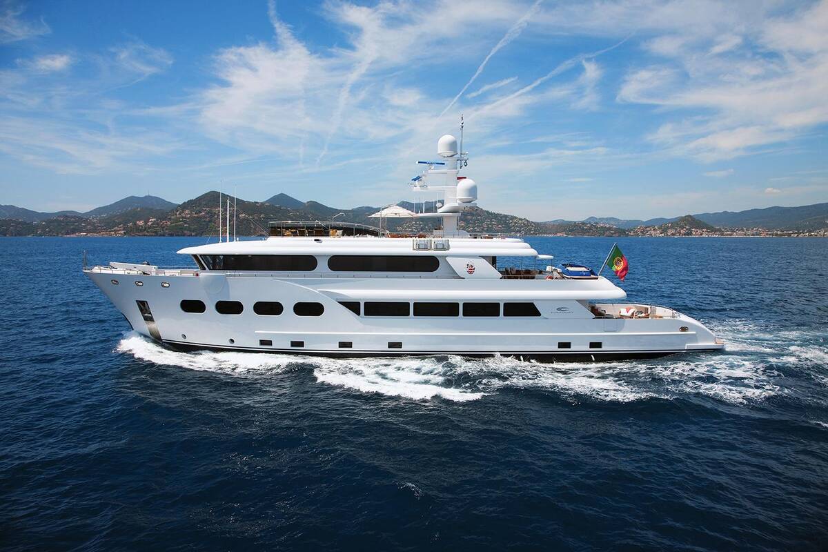 Exterior Eurocraft 44M Explorer<br/>M/Y BARON TRENCK 2011 
