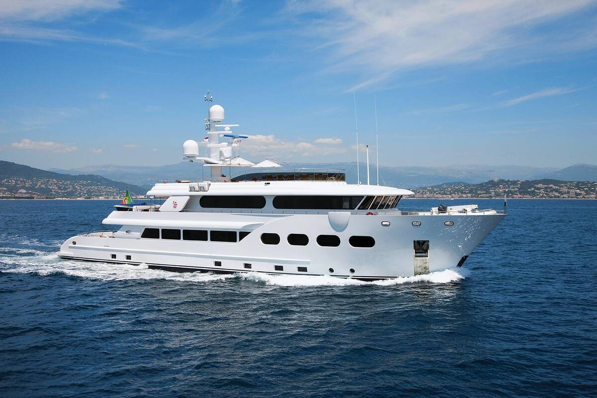 Exterior Eurocraft 44M Explorer<br/>M/Y BARON TRENCK 2011 