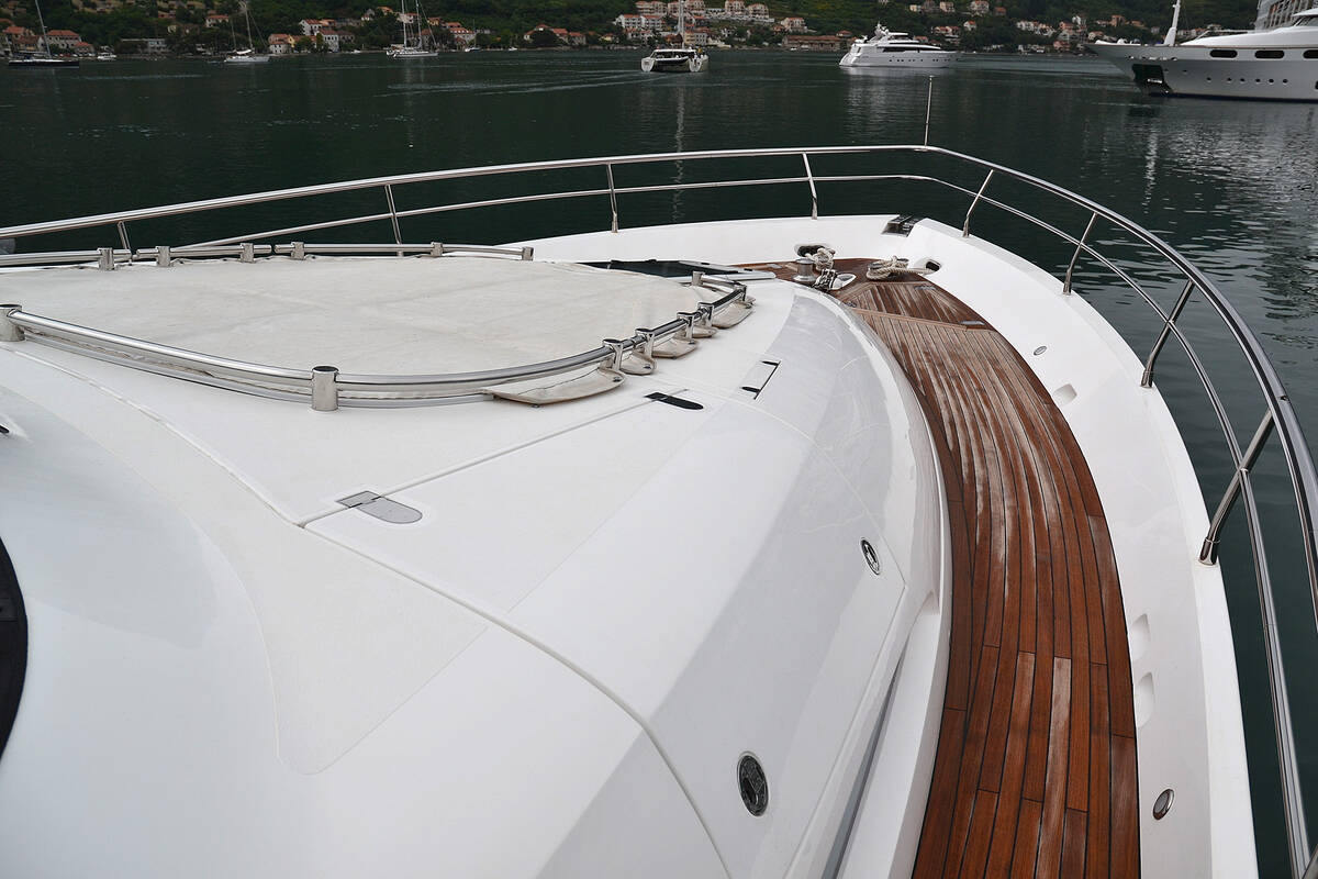 The bow of the Fairline Squadron 78 (2011)