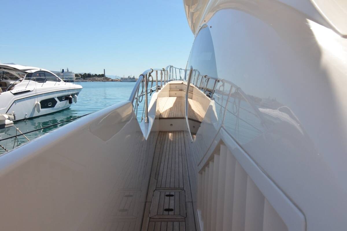 Exterior Azimut 70 2009