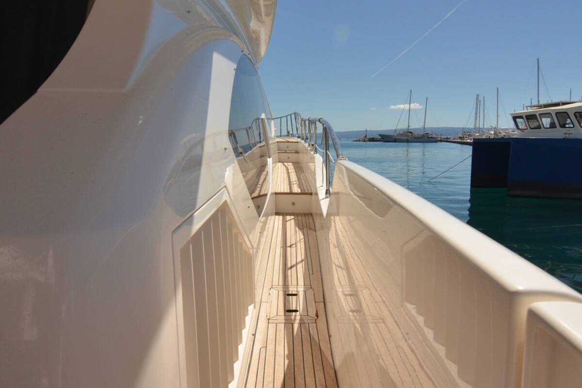 Exterior Azimut 70 2009