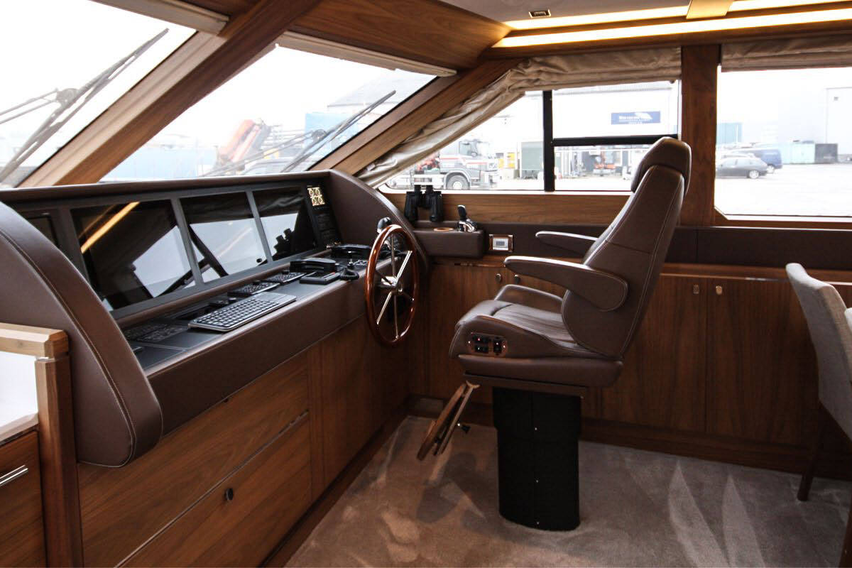 Main helm station