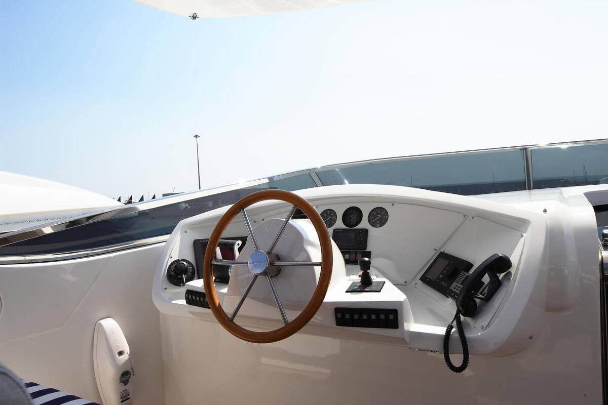 Helm sattion on flybridge