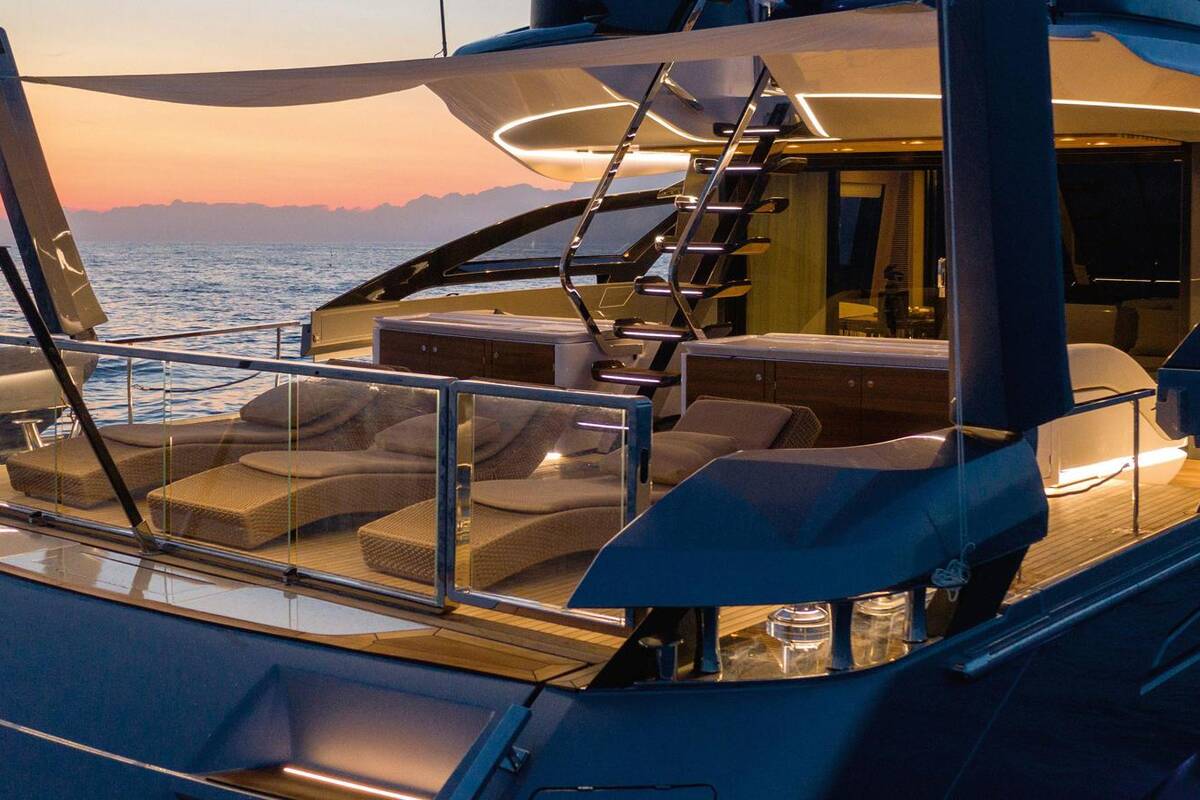 Sunbathing cushions on aft cockpit