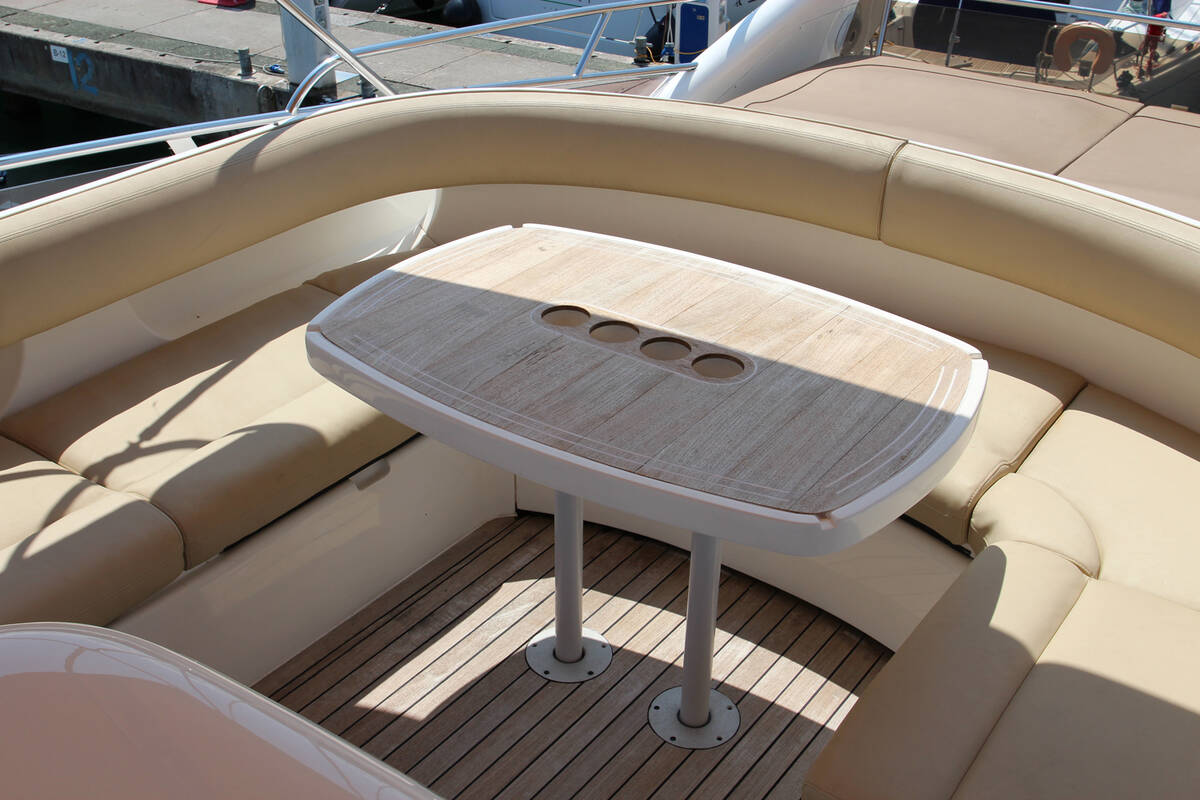 Dining area on the flybridge