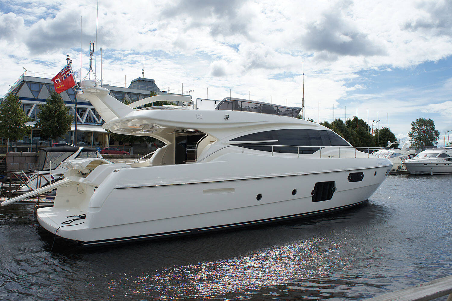  Ferretti 620