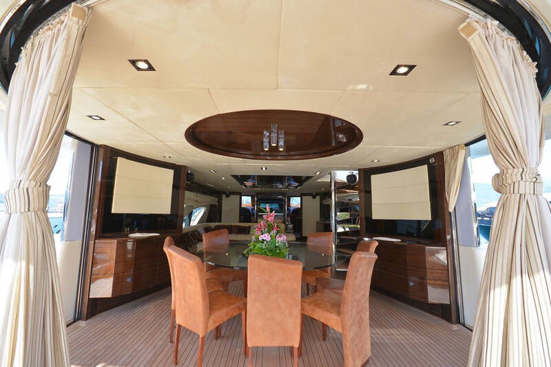 Cockpit / Salon