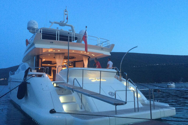 Exterior Azimut 98 Leonardo