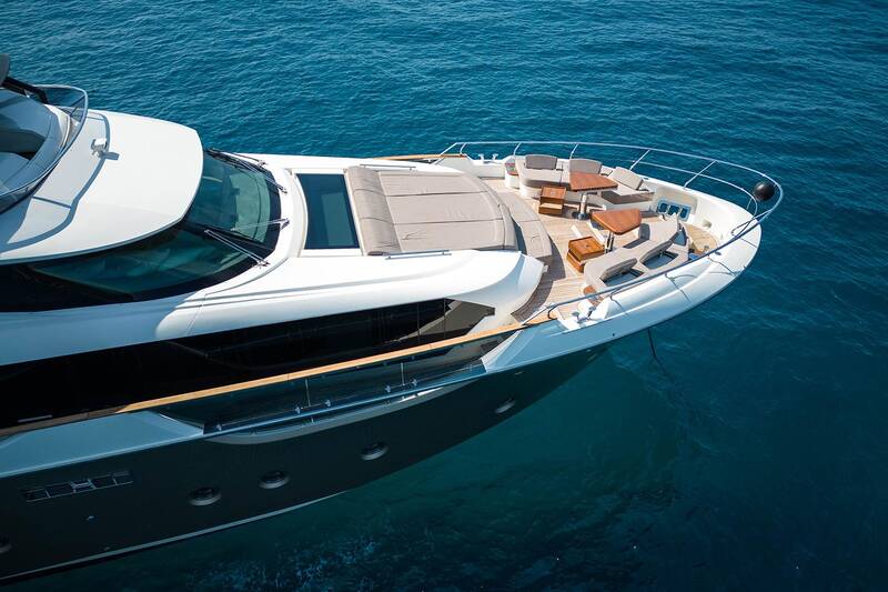Exterior MCY 96 M/Y MIA 2017