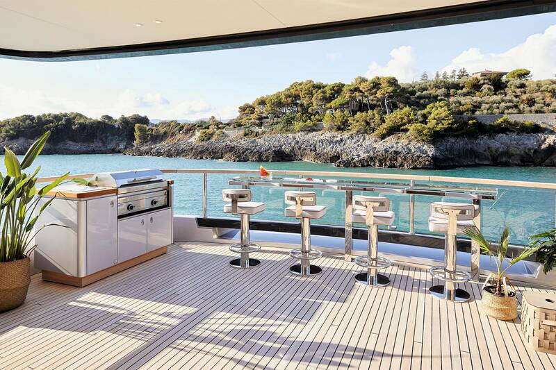 Bar on aft sundeck 