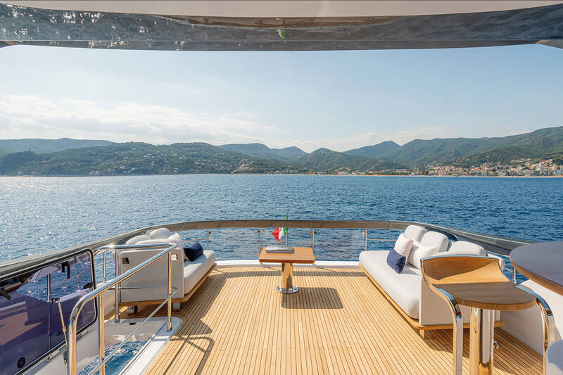 Lounge area on aft fly