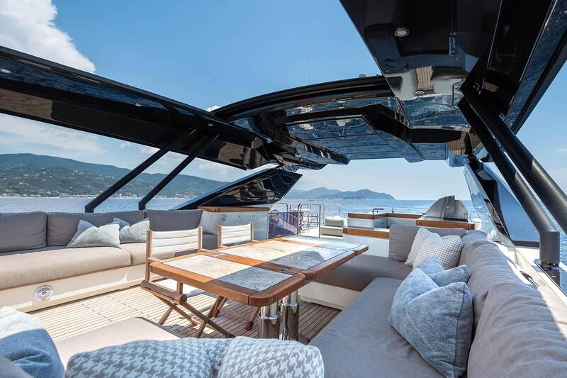 Dining area on flybridge