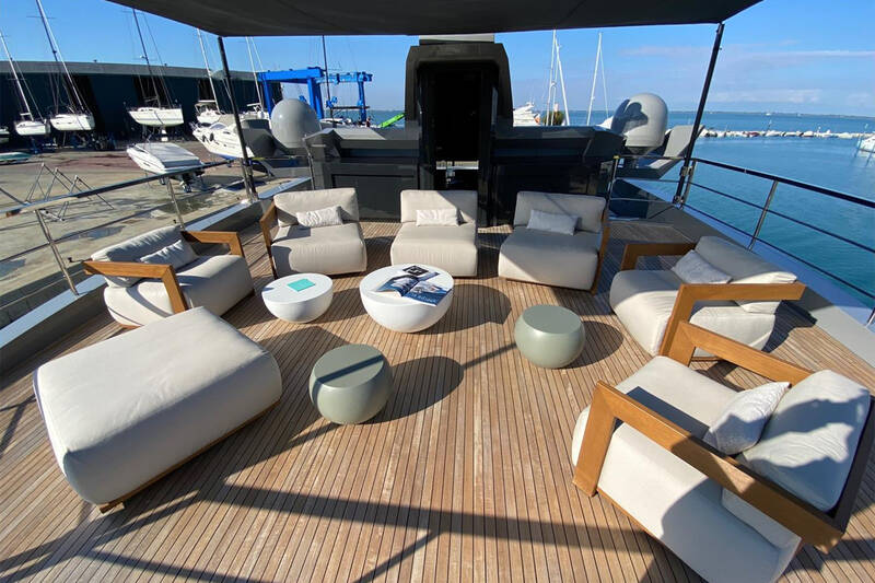Lounge area on aft flybridge