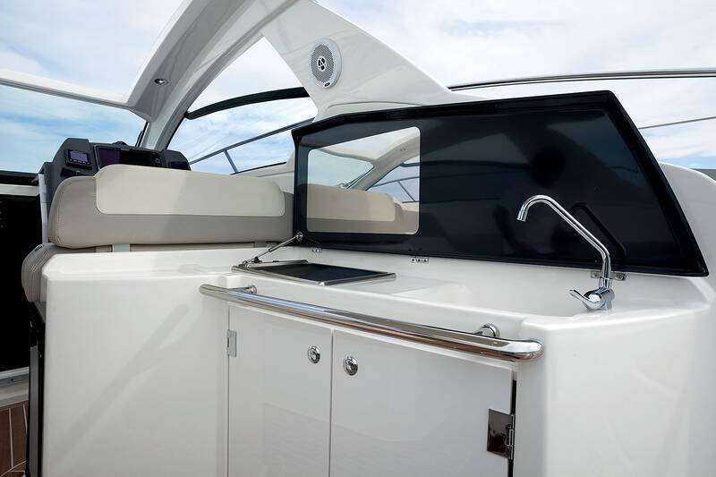 Wet bar in cockpit
