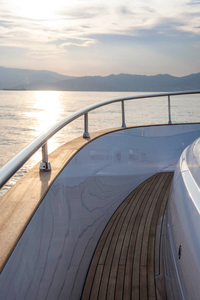 Side deck