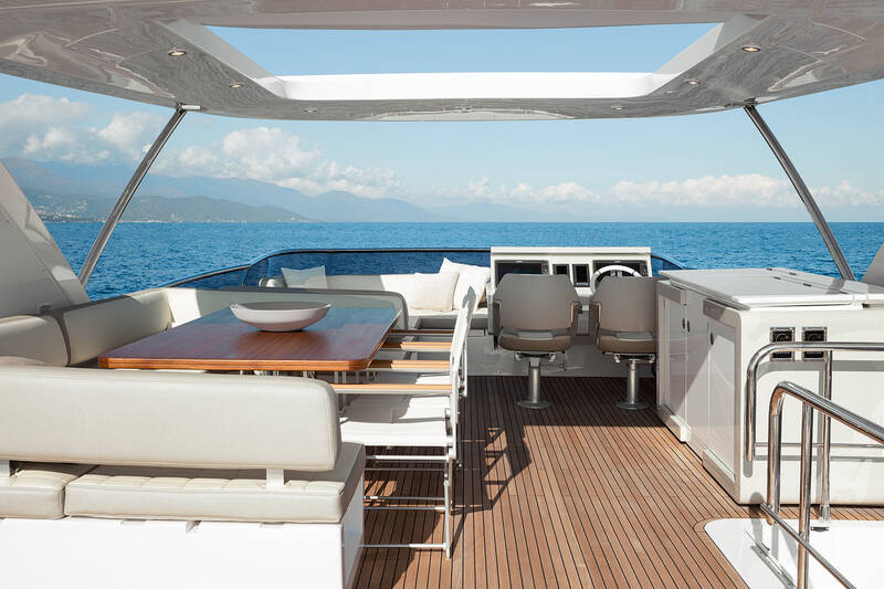 Dining area on flybridge