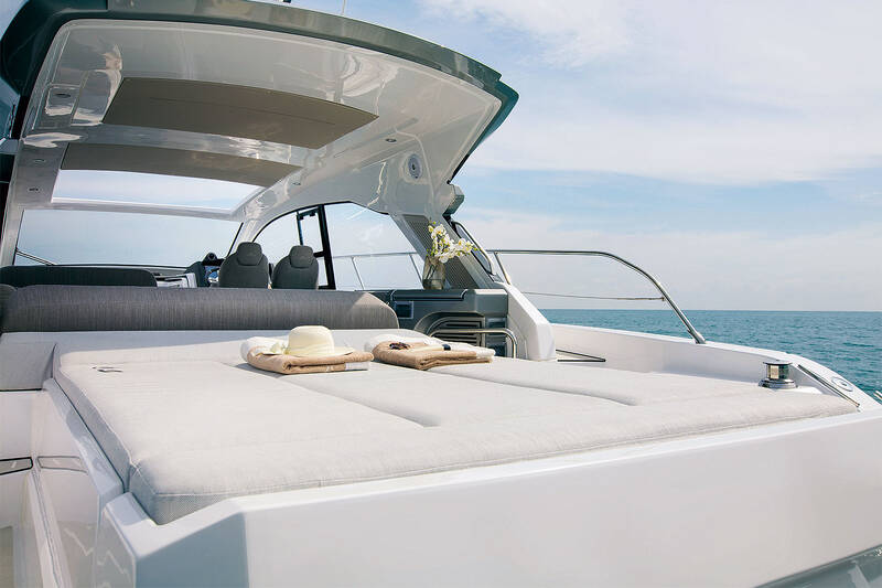 Sunbathing area on aft deck