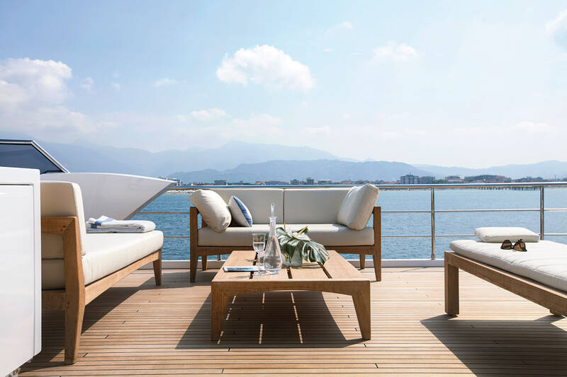 Lounge area on flybridge
