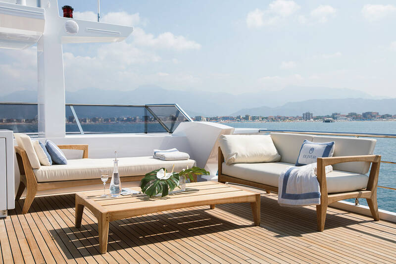 Lounge area on flybridge
