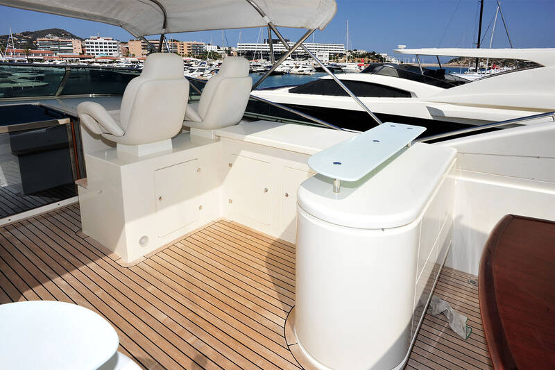 Bar on flybridge