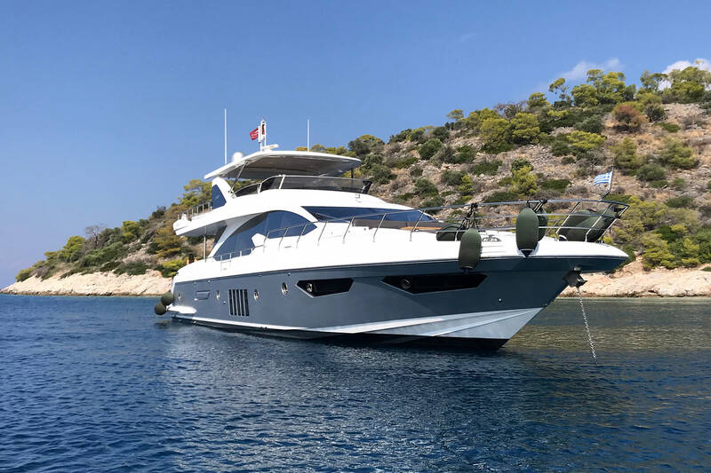 Exterior M/Y Azimut 80 "MEMORIES"