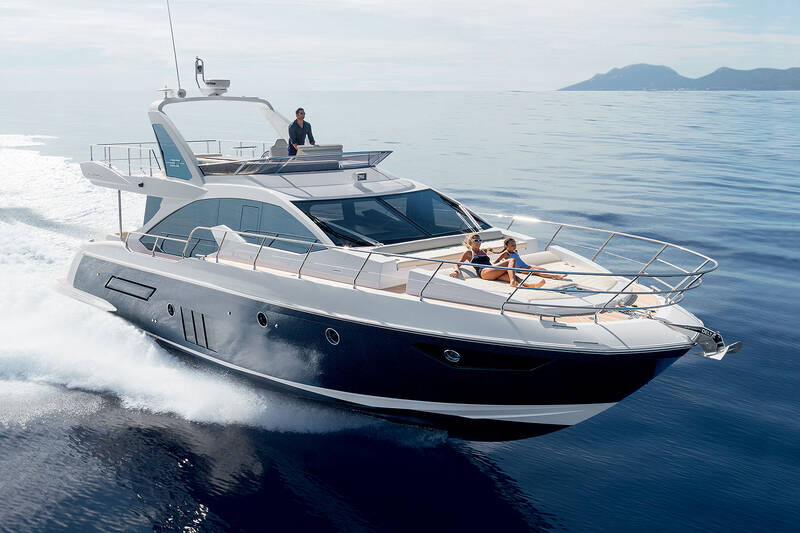 Exterior Azimut Flybridge 50