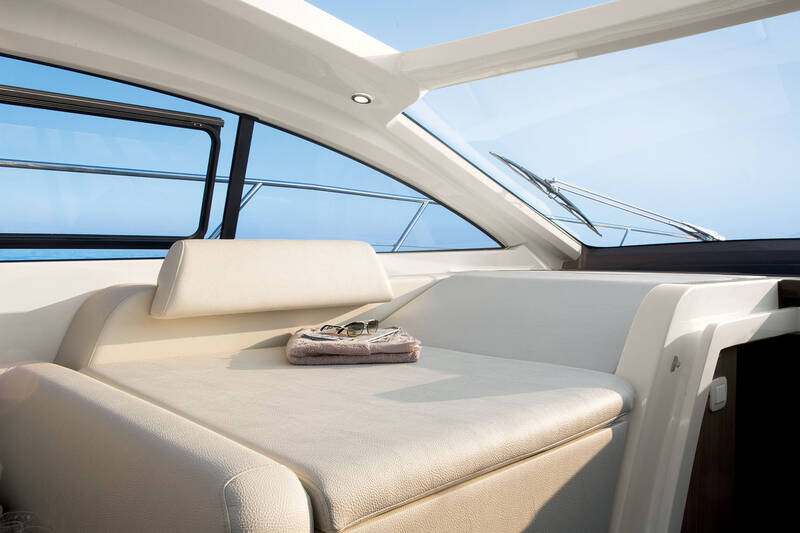 Salon on the main deck (Open version)