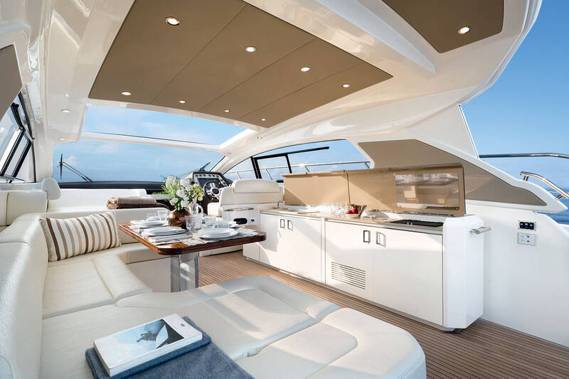 Salon on the main deck (Open version)