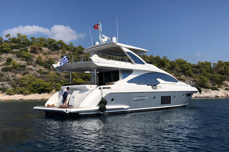 Exterior M/Y Azimut 80 "MEMORIES"