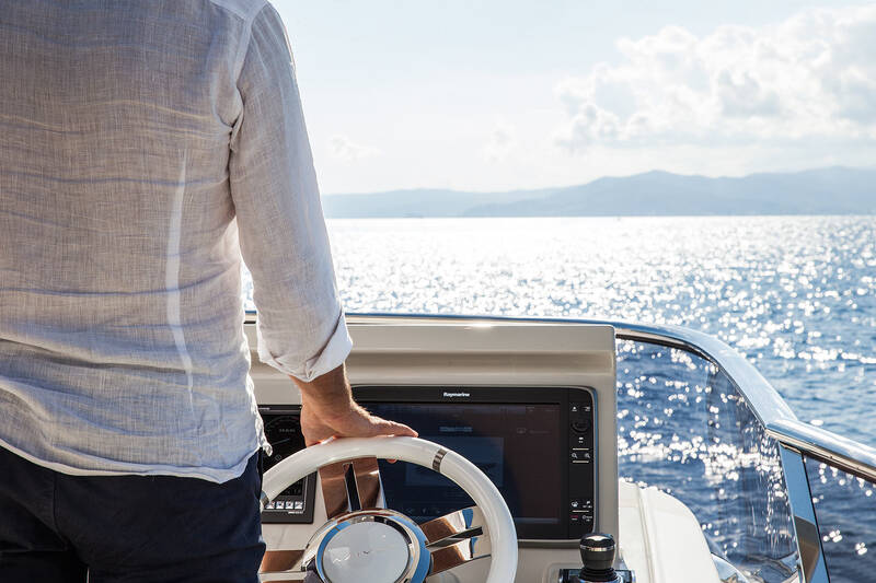 Helm station on flybridge